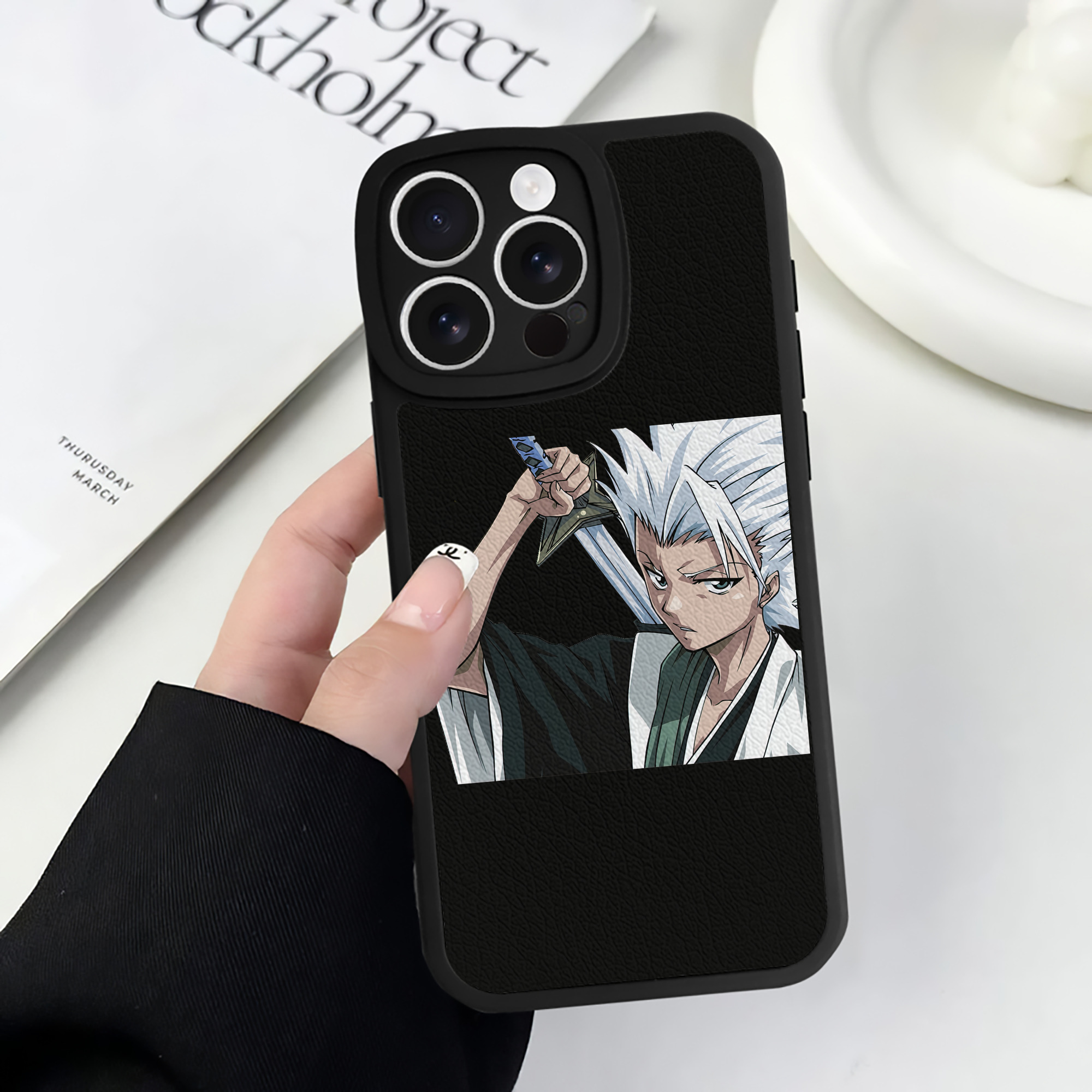 （画像用） ブリーチ 日番谷冬獅郎（ひつがや とうしろう） BLEACH Hitsugaya Toushirou 【iPhone 16シリーズ対応】シリコンスマホケース（レザー調） 材質：シリコン